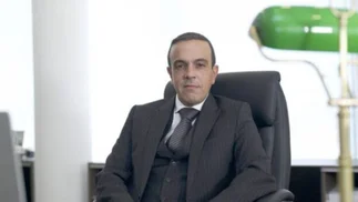 Detienen al exabogado de Wanda Nara por presunto fraude millonario al padre de Montiel