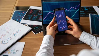 Dólar o plazo fijo en pesos: en qué conviene invertir ahora