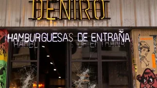 Deniro quebró por segunda vez tras el rescate que había salvado a la cadena