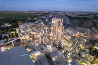 Gigante del cemento, en alerta: un gremio amenaza con frenar la producción