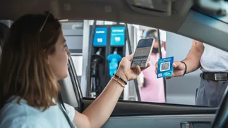 Pagar nafta con celular es tendencia y el uso de apps no para de aumentar entre argentinos