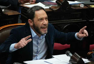 Diputados y exfuncionarios denunciaron que el DNU de la SIDE crea una 'policía secreta'