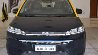 La Ciudad impulsa el uso de 'robotaxis' para combatir las emisiones de gases
