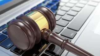 Compró online un televisor, no se lo entregaron y vendedor y fabricante deben indemnizarla
