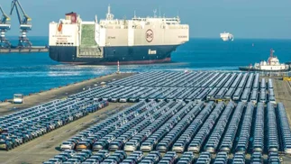La verdad sobre el impacto en Argentina del colosal buque con miles de autos chinos