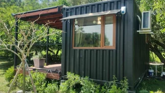 VIDEO | Cómo son y cuánto salen las MINI CASAS baratas hechas con contenedores marítimos
