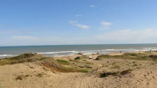 Por qué la arena quema más en la Costa Atlántica que en el Caribe