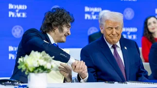 El Gobierno busca cerrar un paquete de financiamiento con EE.UU. para obras y GNL