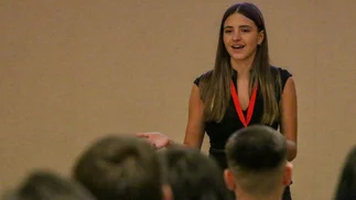 VIDEO | Una mente brillante: tiene 19 años y creó un emprendimiento virtual rentable