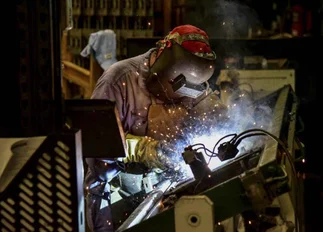 La industria y la construcción se desplomaron hasta 5% en julio