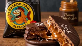 Fantoche y el cantante de Turf se unen para crear alfajor con insólito nombre