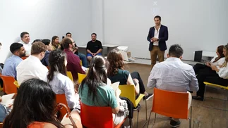 De jóvenes sin experiencia a expertos IA: sedujo a Mercado Libre y universidad de EEUU