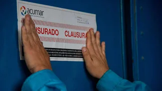 Cresta Roja: denuncian que la planta de Esteban Echeverría contamina, pese a su clausura