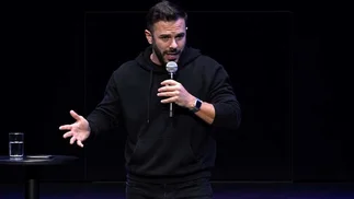 VIDEO | Quién es Ariel Sbdar, el empresario abucheado en el Movistar Arena