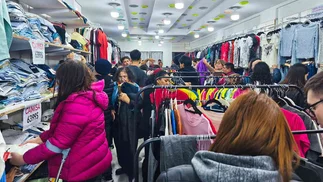 Inauguran el outlet más barato de Buenos Aires con ropa importada al precio de un alfajor