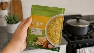 Seguro tenés sobres de esta sopa instantánea: por qué puede ser muy mala para tu salud
