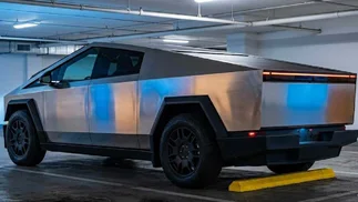 Sorpresa por un Tesla Cybertruck en el garaje del Congreso: a qué diputado pertenece