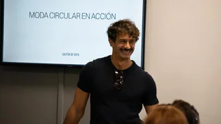 Es argentino y es CEO de una empresa que convierte la ropa usada en un negocio lujoso