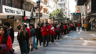El boom de las marcas internacionales: por qué miles de personas hacen fila para entrar