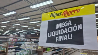 Otra mega liquidación por cierre de supermercado: hasta 70% de descuento en lo que queda