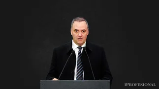 La oposición cuestionó a Adorni por su adhesión al régimen simplificado de Ganancias