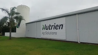 Gigante norteamericano del agro sigue acentuando su salida del país y vende planta clave