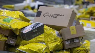 Mercado Libre sube los costos a vendedores y aumenta la presión en plena caída del consumo