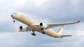 Prueban el avión que podrá volar 22 horas seguidas: qué aerolínea lo pidió y en qué ruta