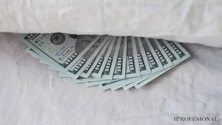 Los nuevos préstamos en dólares puede captar más ahorros del colchón, según un economista