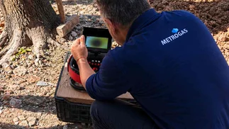 Metalúrgica robaba gas con conexión trucha y Metrogas los pescó in fraganti