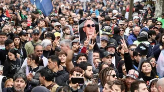 El velatorio del Indio Solari concluyó tras una masiva muestra de afecto popular