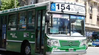 Colectivos y trenes aumentan tras el fin de semana largo