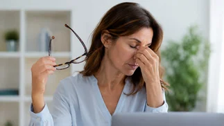 Qué tiene que ver la menopausia con la molestia persistente en los ojos