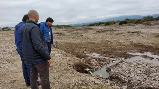 Barrio privado huele a podrido: la desarrolladora vuelca desechos cloacales sin tratar