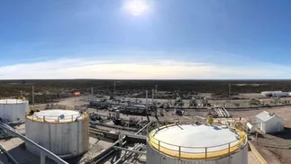 Denuncian que una petrolera abandonó un pozo y causó un desastre ambiental