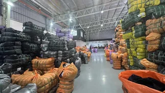 Cuál es el gran riesgo detrás del boom de importación de ropa usada en Argentina
