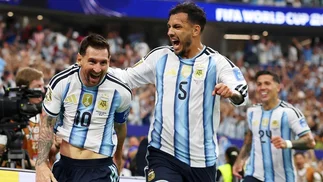 Ni la crisis le gana al fútbol: el Mundial sigue siendo un refugio para los argentinos