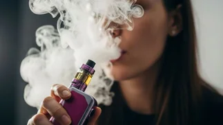 Vapeadores: cuáles son las advertencias sanitarias obligatorias para envases y publicidad