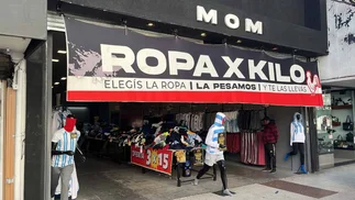 VIDEO | Outlet de ropa deportiva argentina vende por kilo y compite por precio con Shein