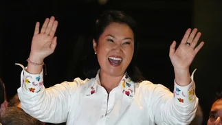Keiko Fujimori es presidenta de Perú: terminó el escrutinio a tres semanas del balotaje