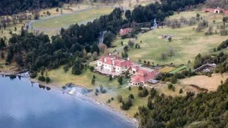 Joe Lewis crea reserva natural sin permisos y restringe más el acceso a lago de Patagonia