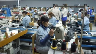 Cierre definitivo: una reconocida fábrica de calzado despide a 150 empleados