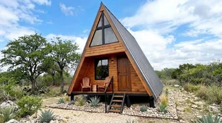 Así es la casa alpina que cuesta lo mismo que un auto usado y se instala en 4 días