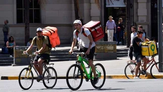 Reforma laboral y su reglamentación: qué cambia para los repartidores de Rappi y PedidosYa