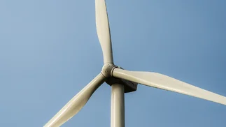 Milei ordena abrir una investigación contra la importación de torres eólicas chinas