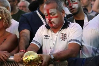 Un video muestra cómo reaccionaron ingleses al quedar eliminados con Argentina
