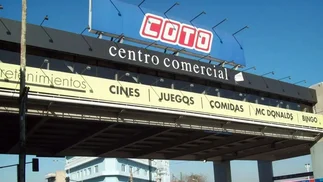 Justicia condenó a Coto a pagar $17 millones por el robo de un auto en su estacionamiento