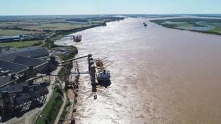El paro en los puertos frena exportaciones y le cuesta al campo u$s4,5 millones al día