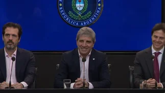 Luis Caputo anunció un plan para impulsar los créditos hipotecarios
