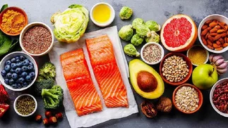 Dieta keto vs mediterránea: cuál tiene más beneficios al bajar de peso